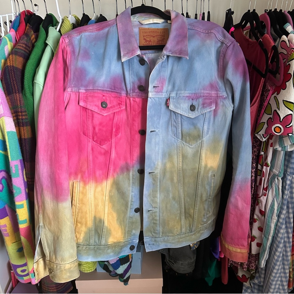 Levi’s Tie Dye Rainbow Trucker Denim Jean Jacket Size Large - Picture 5 of 6